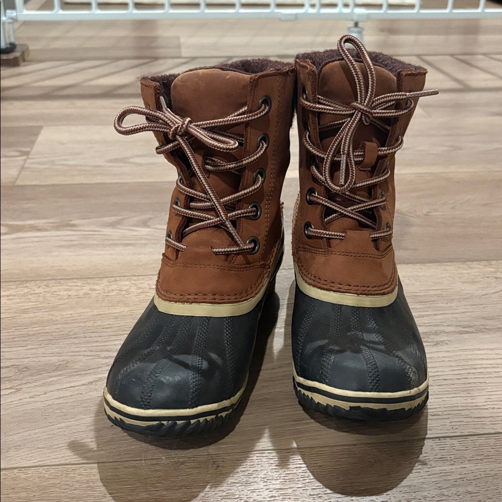 Sorel Brown and Black Lace-Up Winter Boots